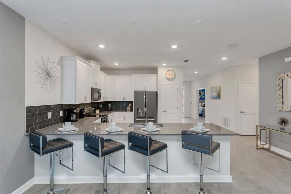 House, Multiple Beds, Pool Access, Pool View (STL101-4518-9-GP) | Private kitchen