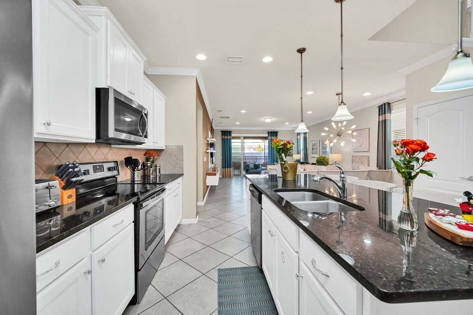 House, Multiple Beds, Pool Access, Pool View (WW102-8909-6-GP) | Private kitchen