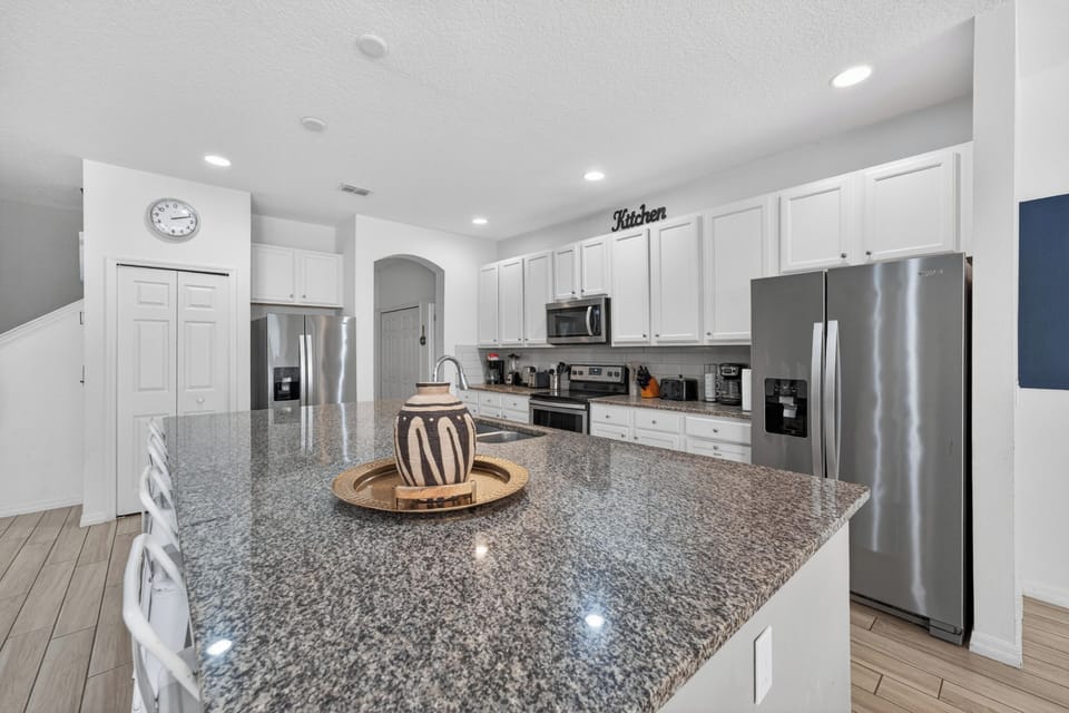 House, Multiple Beds, Pool View (SOL105-6109-14-P) | Private kitchen