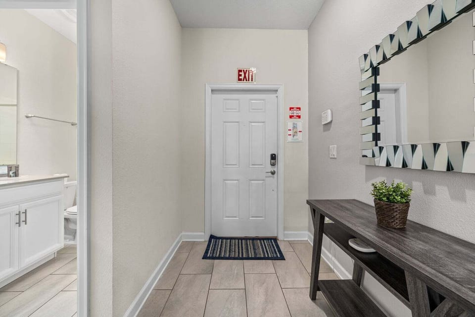 Comfy Townhome 8 Min to Disney! House in Kissimmee