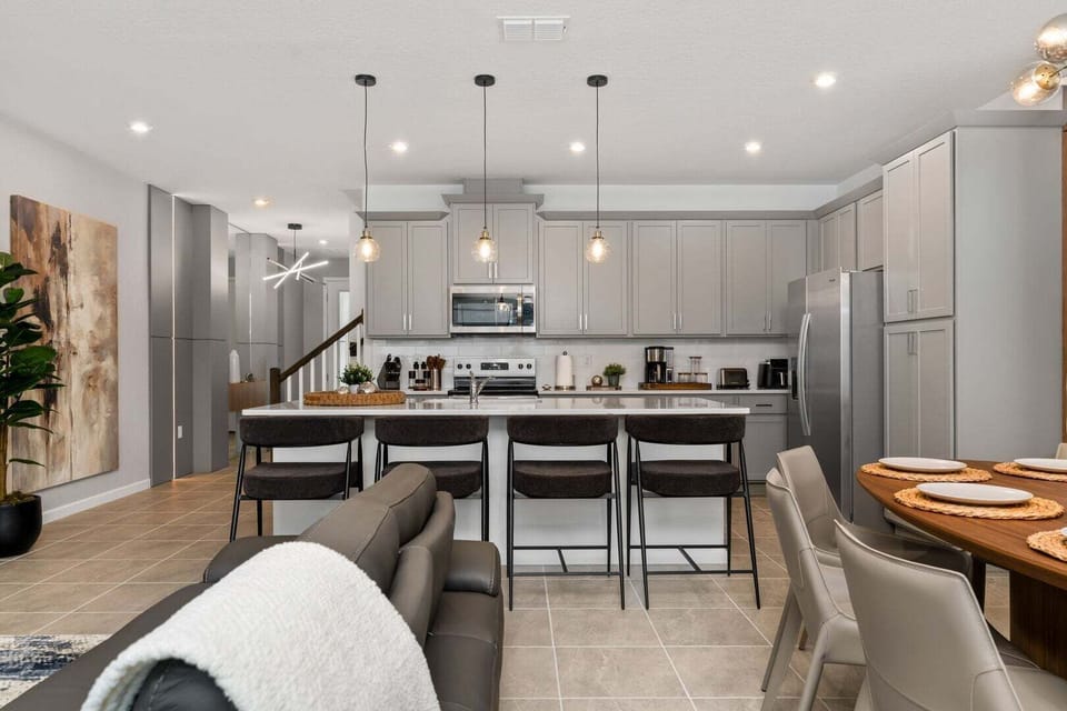 House, Multiple Beds, Pool Access, Pool View (SLA109-2335-6-P) | Dining