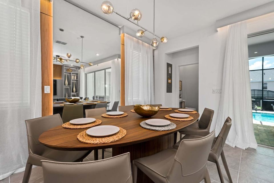 House, Multiple Beds, Pool Access, Pool View (SLA109-2335-6-P) | Dining