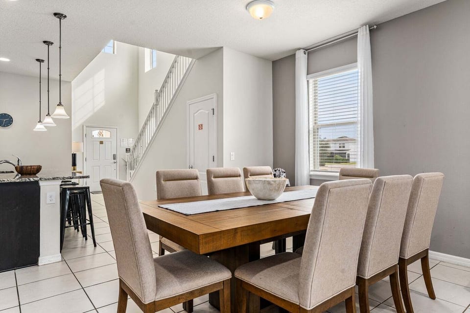 House, Multiple Beds, Pool Access, Pool View (WW105-2436-6-GP) | Dining
