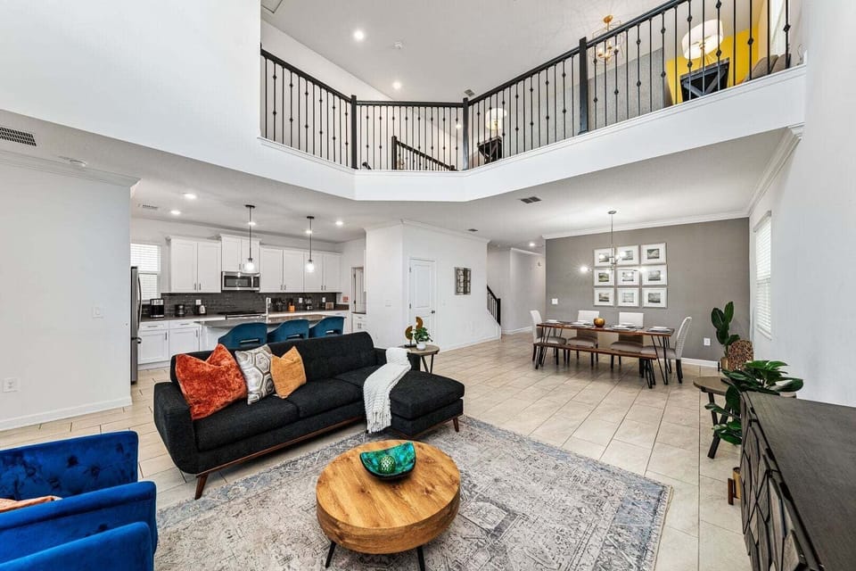 House, Multiple Beds, Pool Access, Pool View (STL123-2665-5-P) | Living area