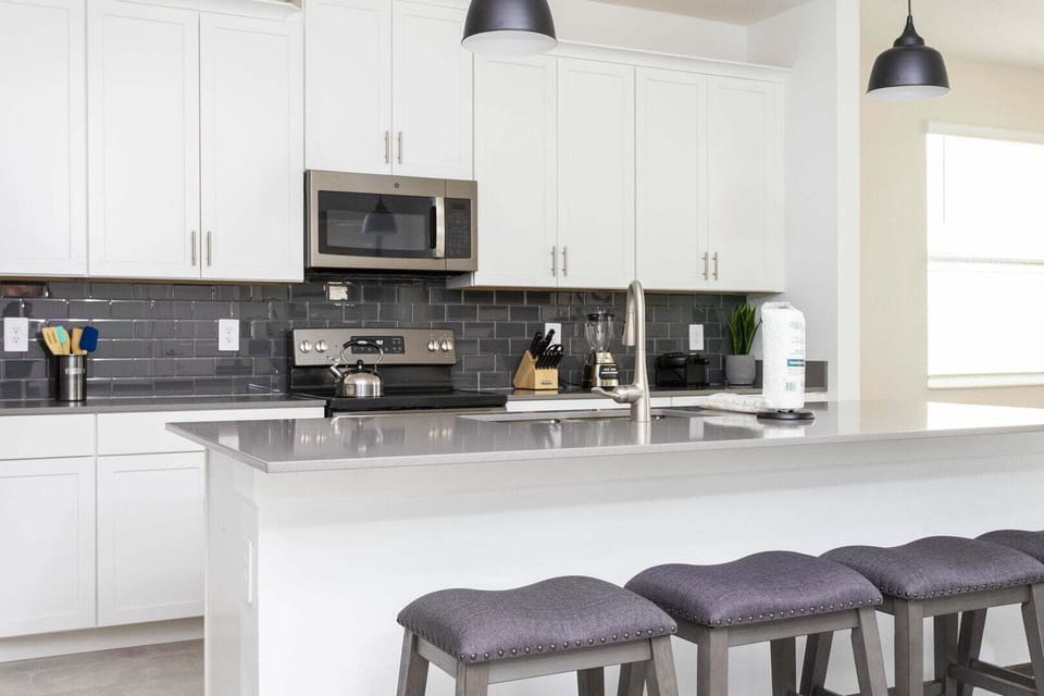 House, Multiple Beds, Pool View (CHG103-9167-6-GP) | Private kitchen