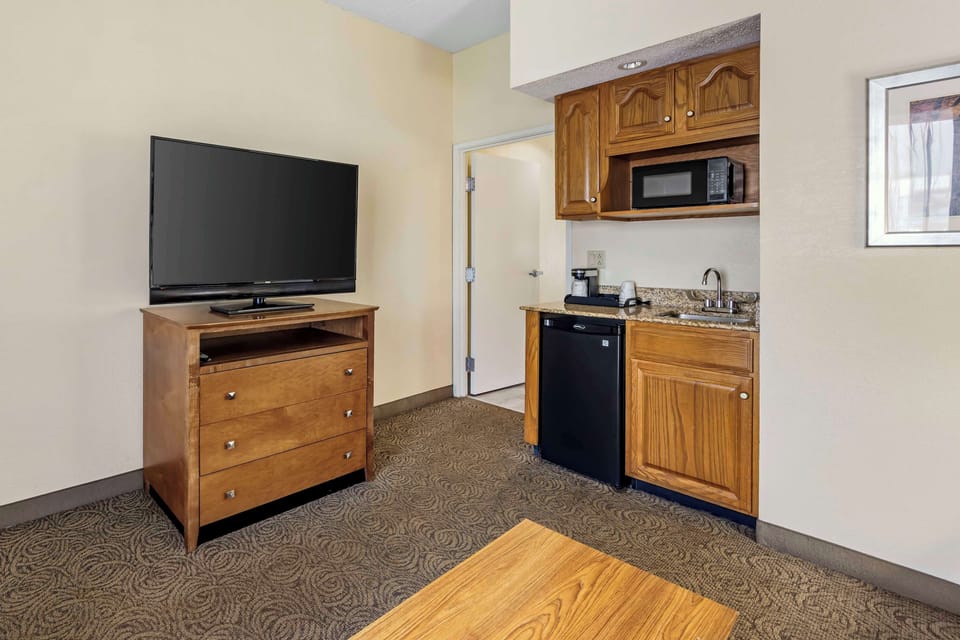 Pillowtop beds, iron/ironing board, cribs/infant beds, WiFi