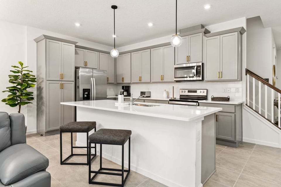 House, Multiple Beds, Pool Access, Pool View (SLA108-2370-5-P) | Private kitchen