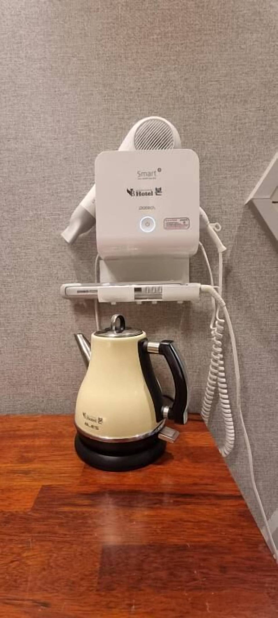Deluxe Twin Room | Coffee and/or coffee maker
