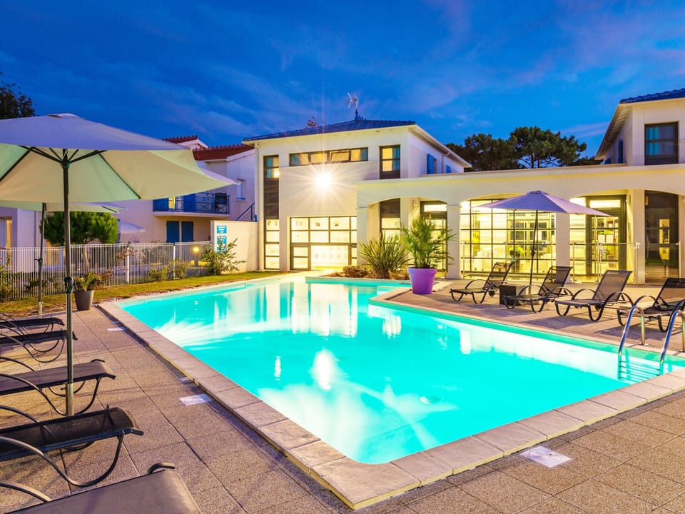 Apartment | Pool | Outdoor pool, a heated pool