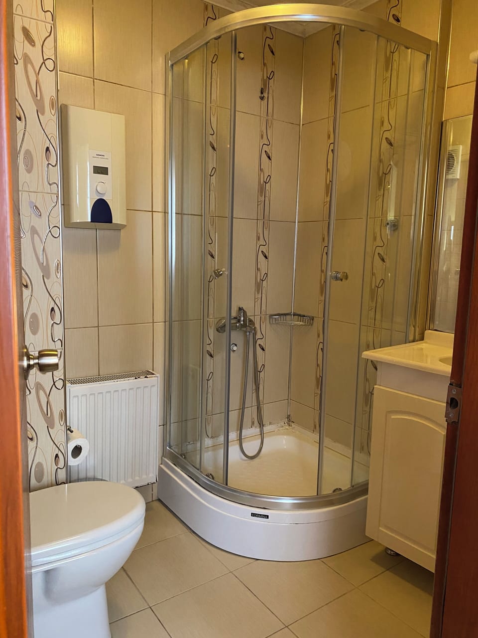 Standard Room, City View | Bathroom | Shower, hair dryer, towels, soap