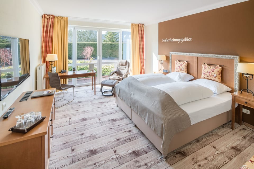 Deluxe Double Room, 1 Queen Bed | Frette Italian sheets, down comforters, Select Comfort beds, desk