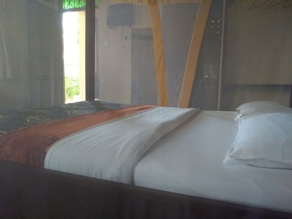 Deluxe Double Room | Free WiFi, bed sheets