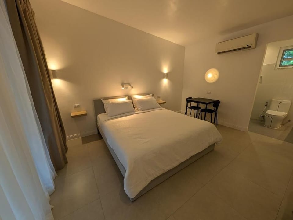 In-room safe, laptop workspace, soundproofing, free WiFi