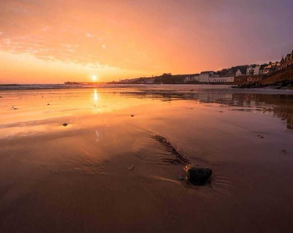 4 Bed - Sleeps 8 - Pool Table -sea View - Parking Apartment in Swanage