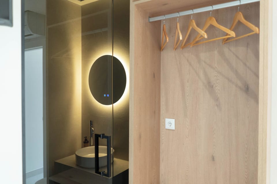 Comfort Room, 1 Queen Bed, Balcony, City View | Bathroom | Shower, hair dryer, towels, soap
