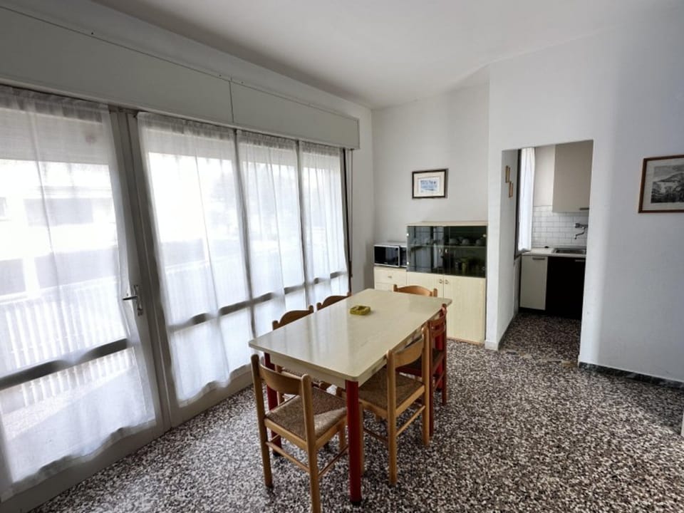 Apartment, 2 Bedrooms, Balcony, City View | Dining room