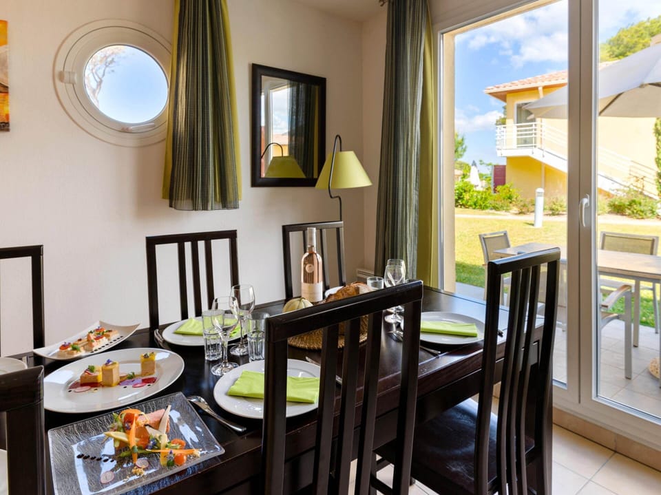 Apartment | Dining