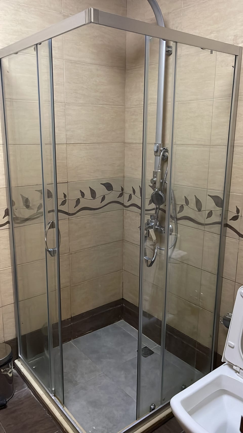 Deluxe Studio Suite, City View | Bathroom | Shower, free toiletries, hair dryer, slippers