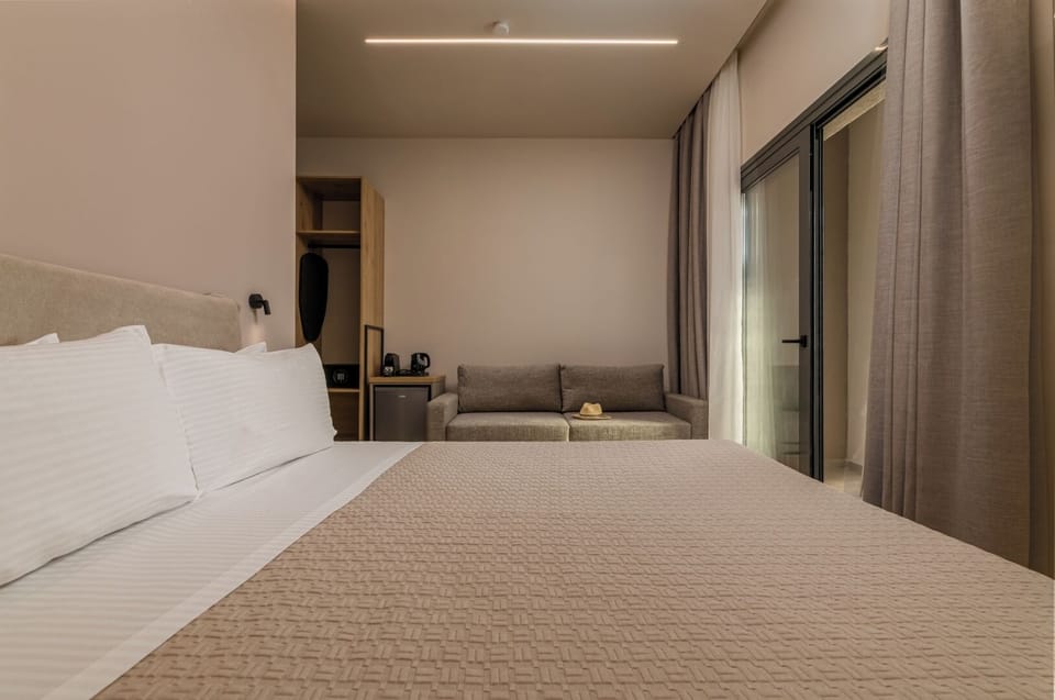 Economy Room | Premium bedding, in-room safe, soundproofing, WiFi (free)