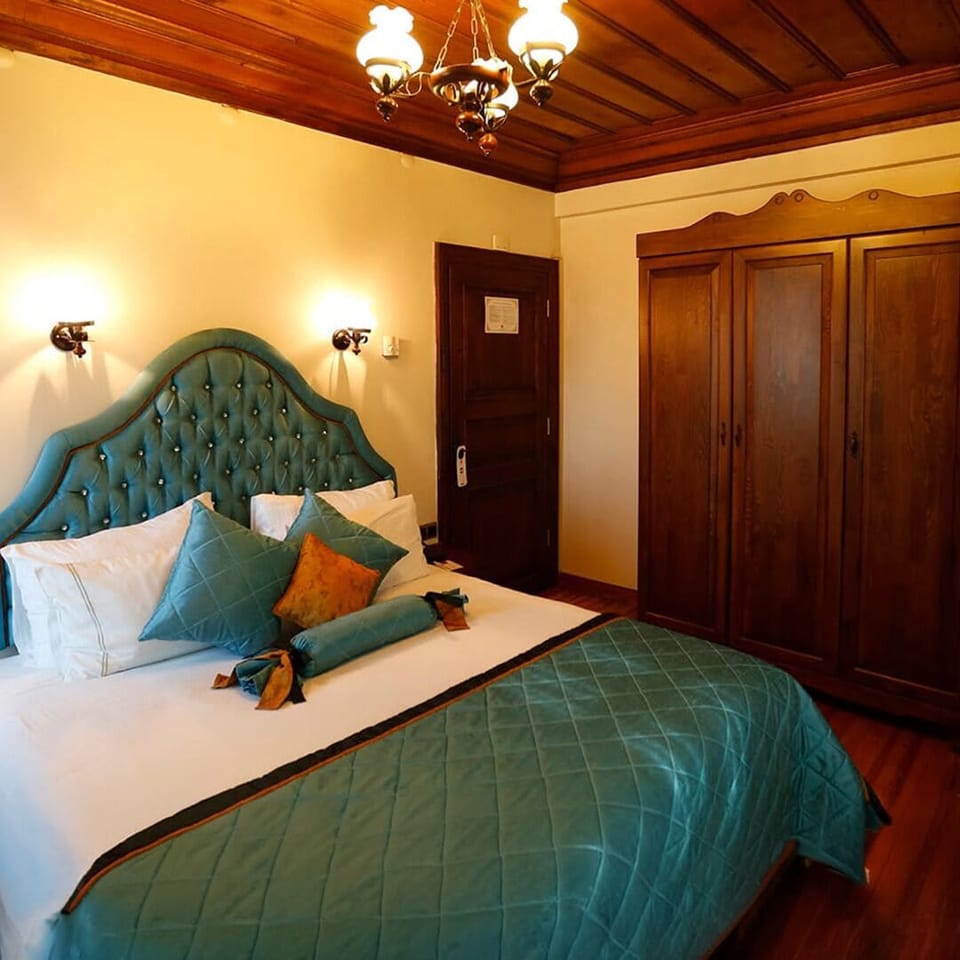 In-room safe, desk, blackout drapes, soundproofing