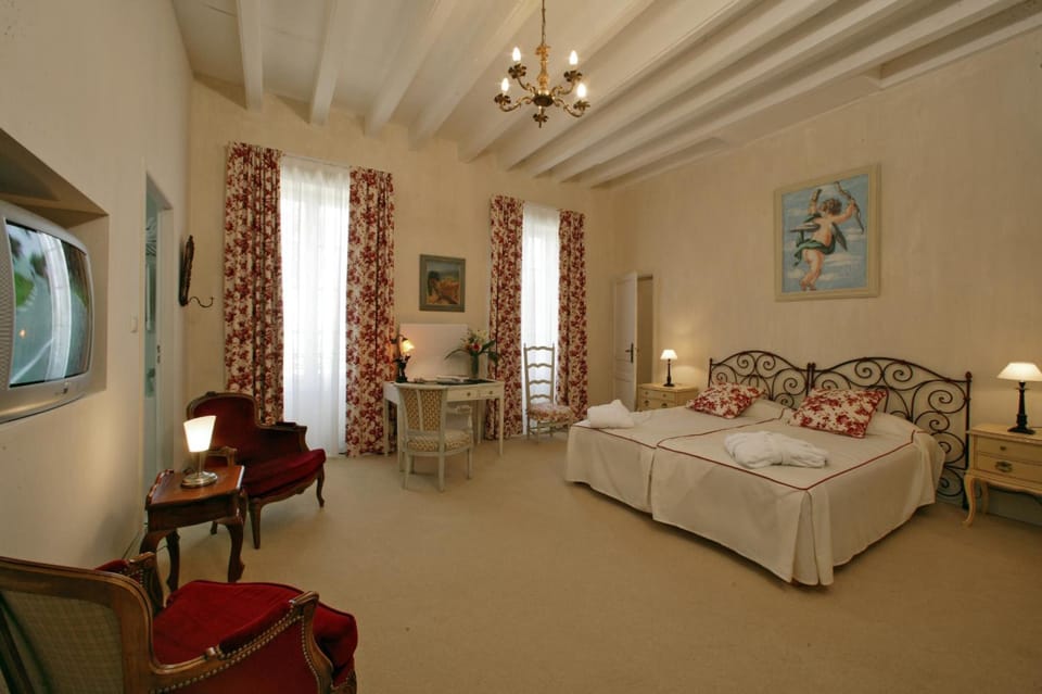 Premium bedding, memory foam beds, in-room safe, individually decorated