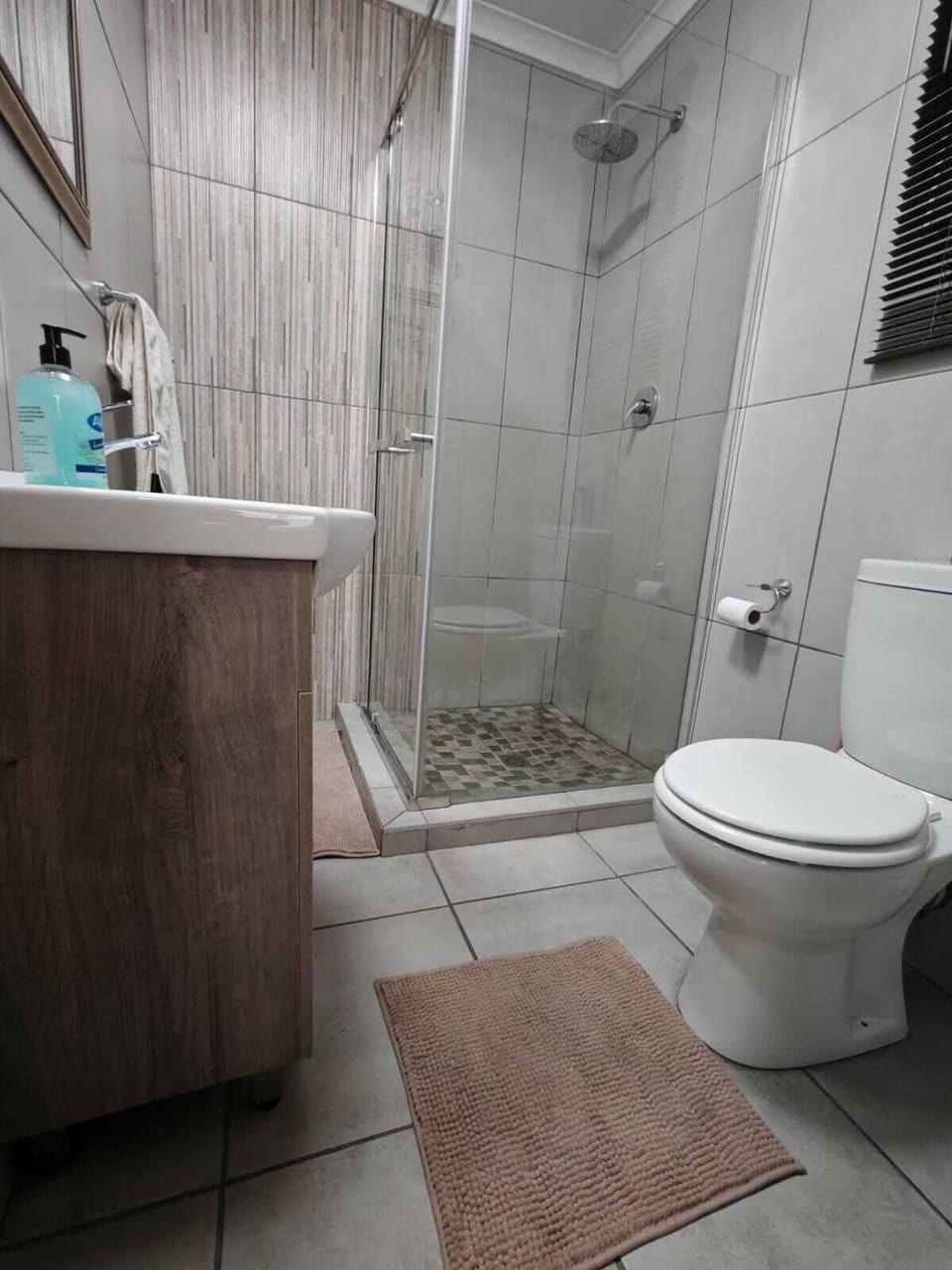 Basic Double Room | Bathroom