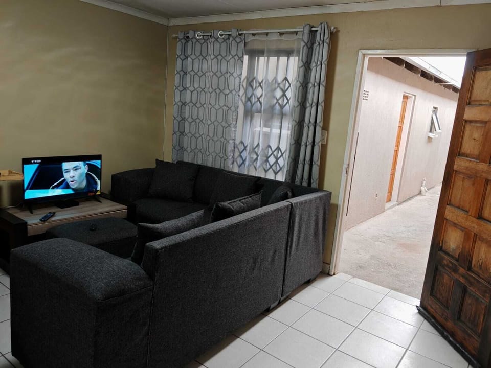 Quadruple Room | Living area