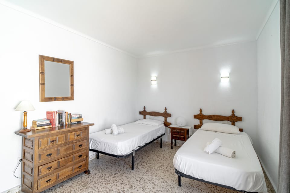 3 bedrooms, bed sheets