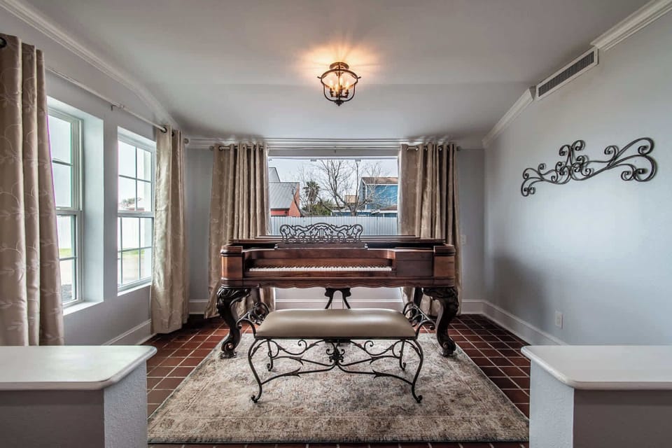 House, Multiple Beds, Pool Access, Ocean View (4237 Ocean) | Interior
