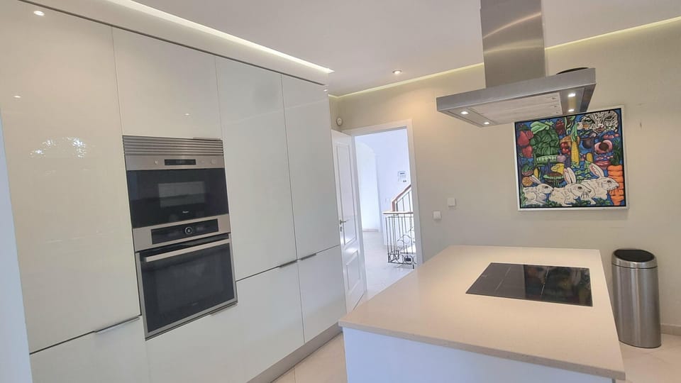 Microwave, dishwasher, coffee/tea maker