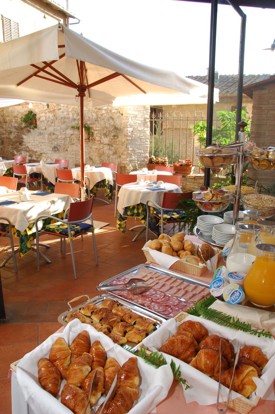 Daily buffet breakfast for a fee