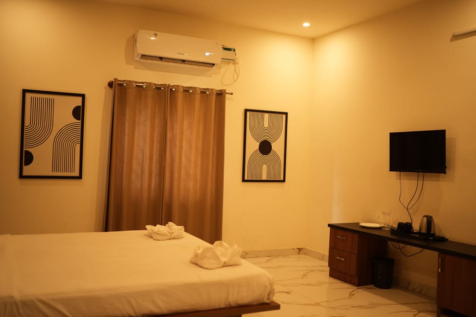 Classic Double Room, Garden View | Desk, laptop workspace, WiFi (free)
