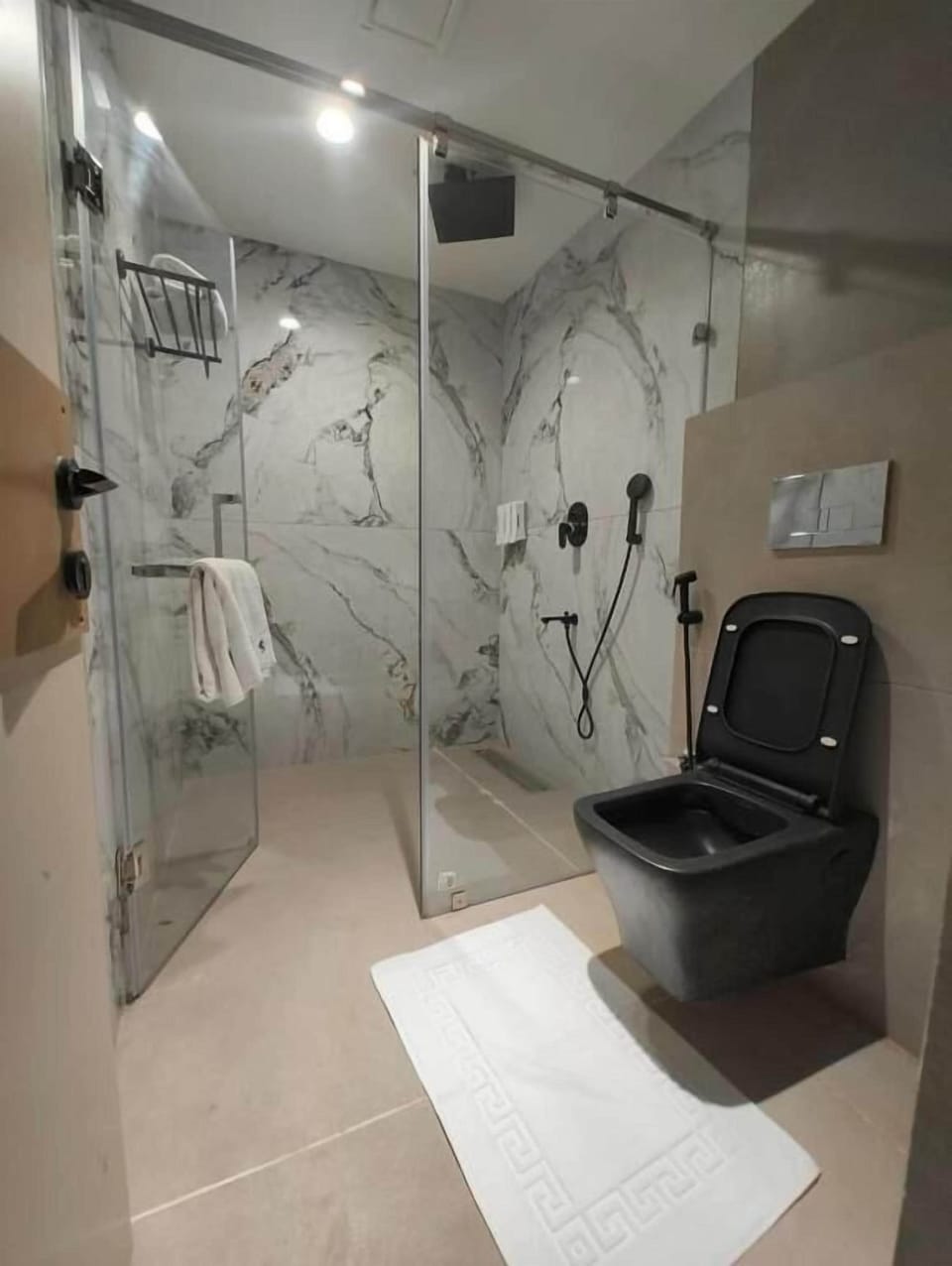 Executive Double Room, Balcony, City View | Bathroom | Shower, slippers, towels, soap