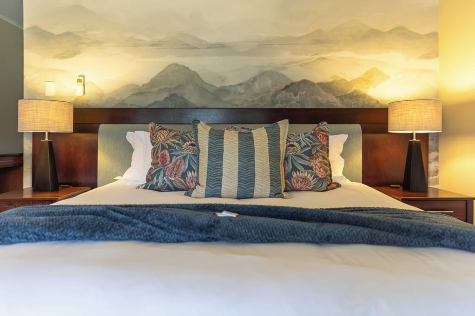 Suite, Patio, Mountain View | Premium bedding, minibar (some free items), in-room safe, desk