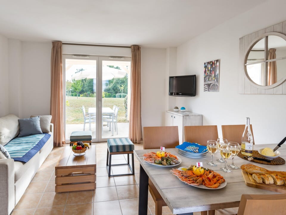 Cottage | Dining
