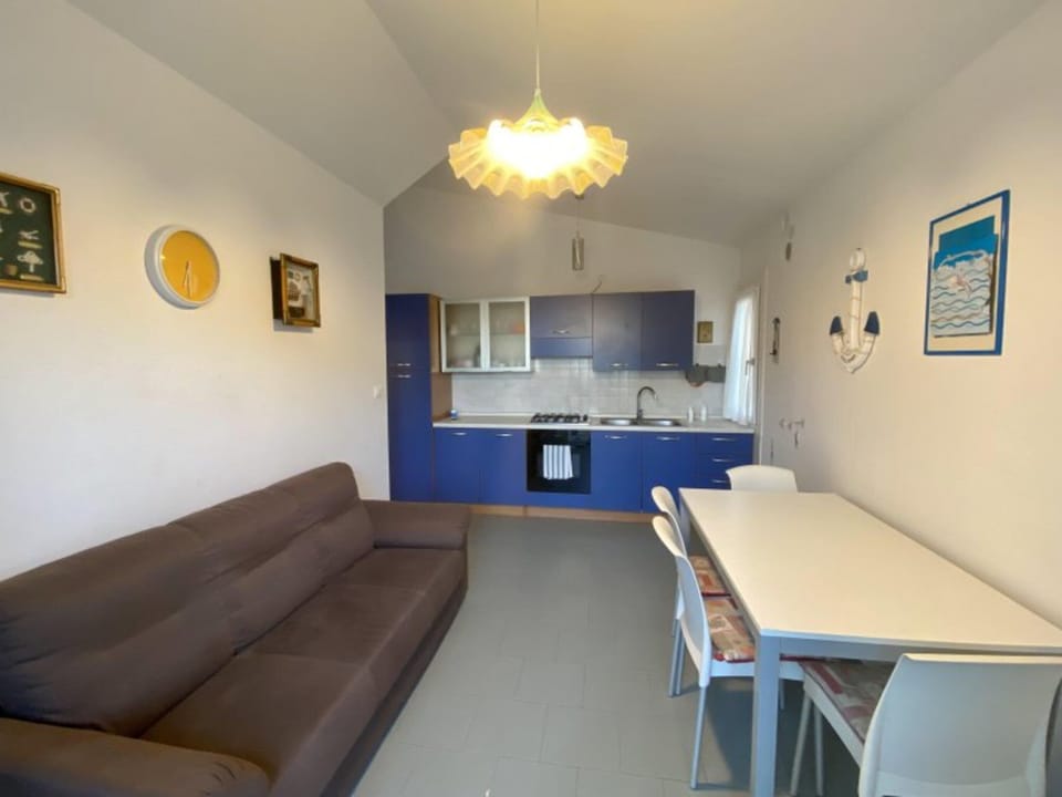 Apartment, 2 Bedrooms, Terrace, Ocean View | Dining room