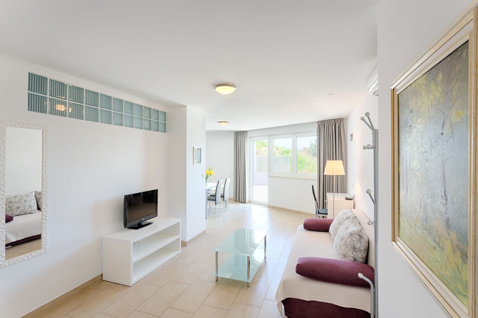 Apartment, Terrace (Studio) | Living area | LCD TV