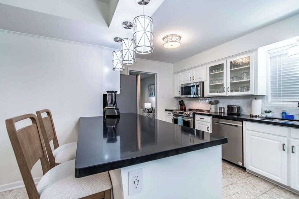 House, Multiple Beds, Pool Access, Pool View (103 Ocean View) | Private kitchen