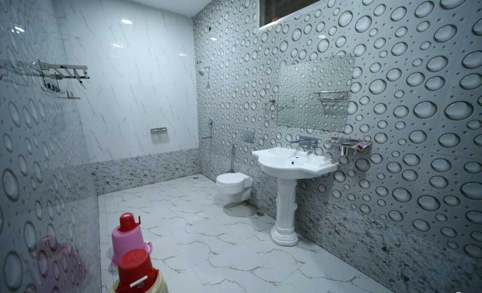 Shower, towels, soap, shampoo