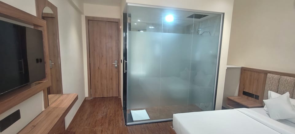 Executive Room | Desk, laptop workspace, free WiFi