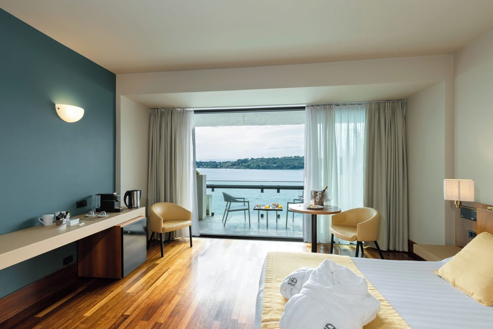 Minibar, in-room safe, individually furnished, desk