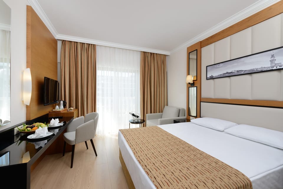 Family Room | Free minibar, in-room safe, desk, laptop workspace