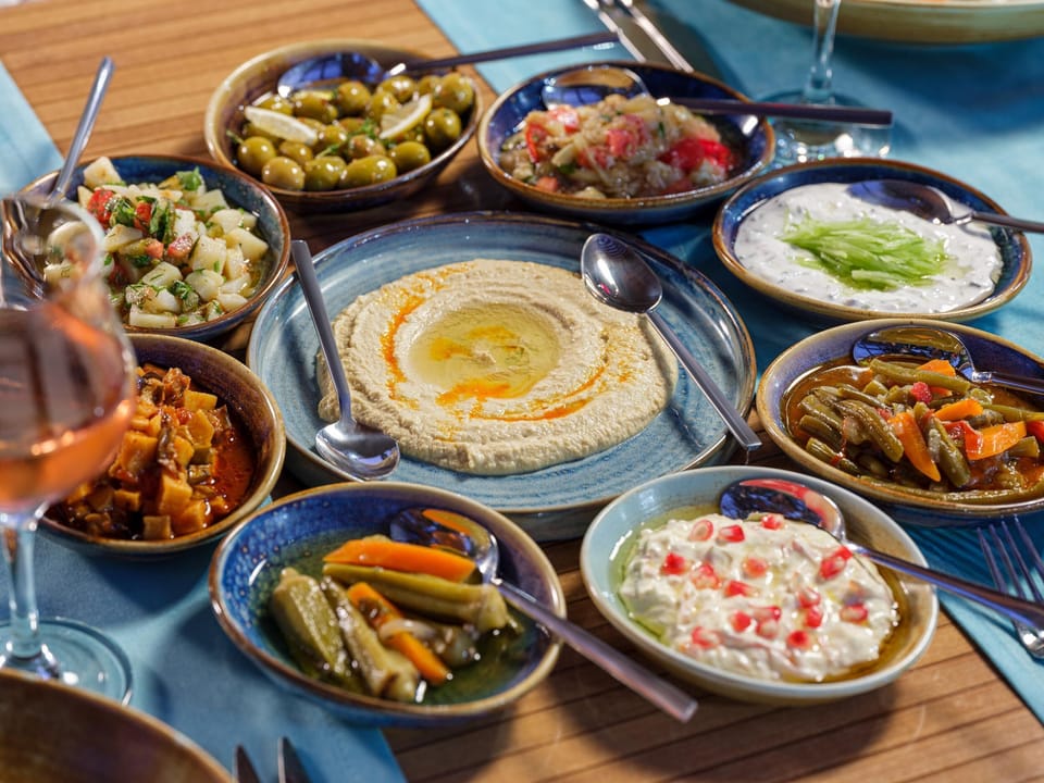 4 restaurants; breakfast, lunch, and dinner served