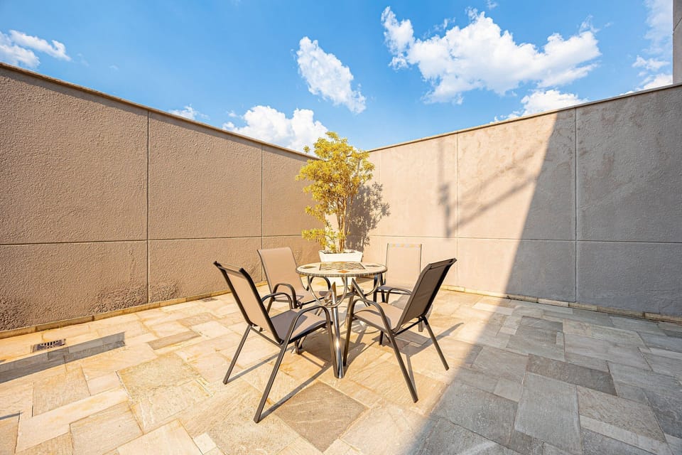 Deluxe Apartment | Outdoor dining