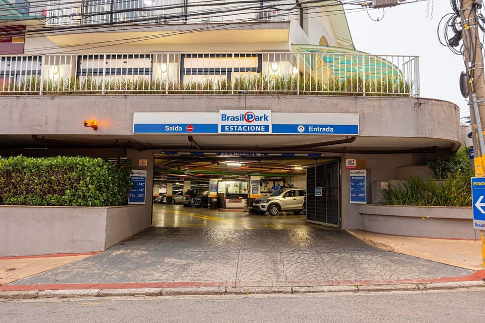 Deluxe Apartment | Parking | Valet parking