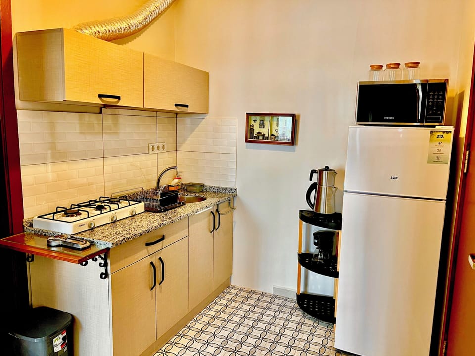 Fridge, microwave, stovetop, coffee/tea maker