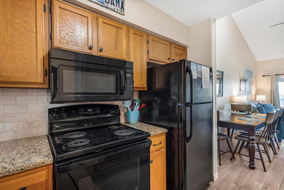 Condo, Multiple Beds (The Landing 102) | Private kitchen