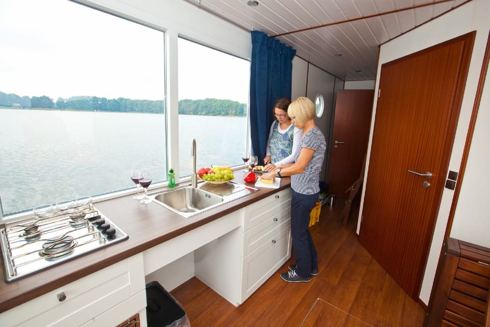 Houseboat, Accessible Febomobil 1180 | Private kitchen | Fridge, stovetop, cookware/dishes/utensils