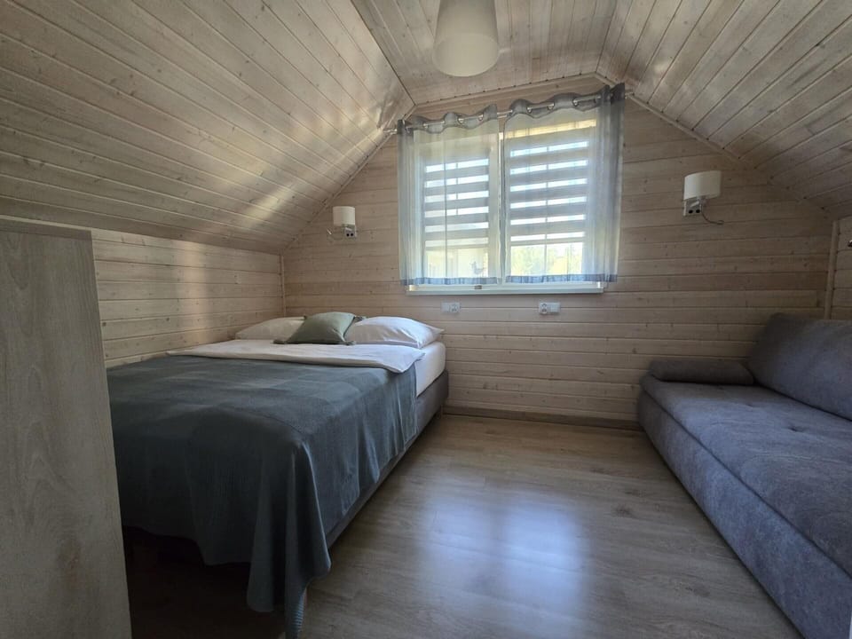 House | 2 bedrooms, individually furnished, iron/ironing board, bed sheets