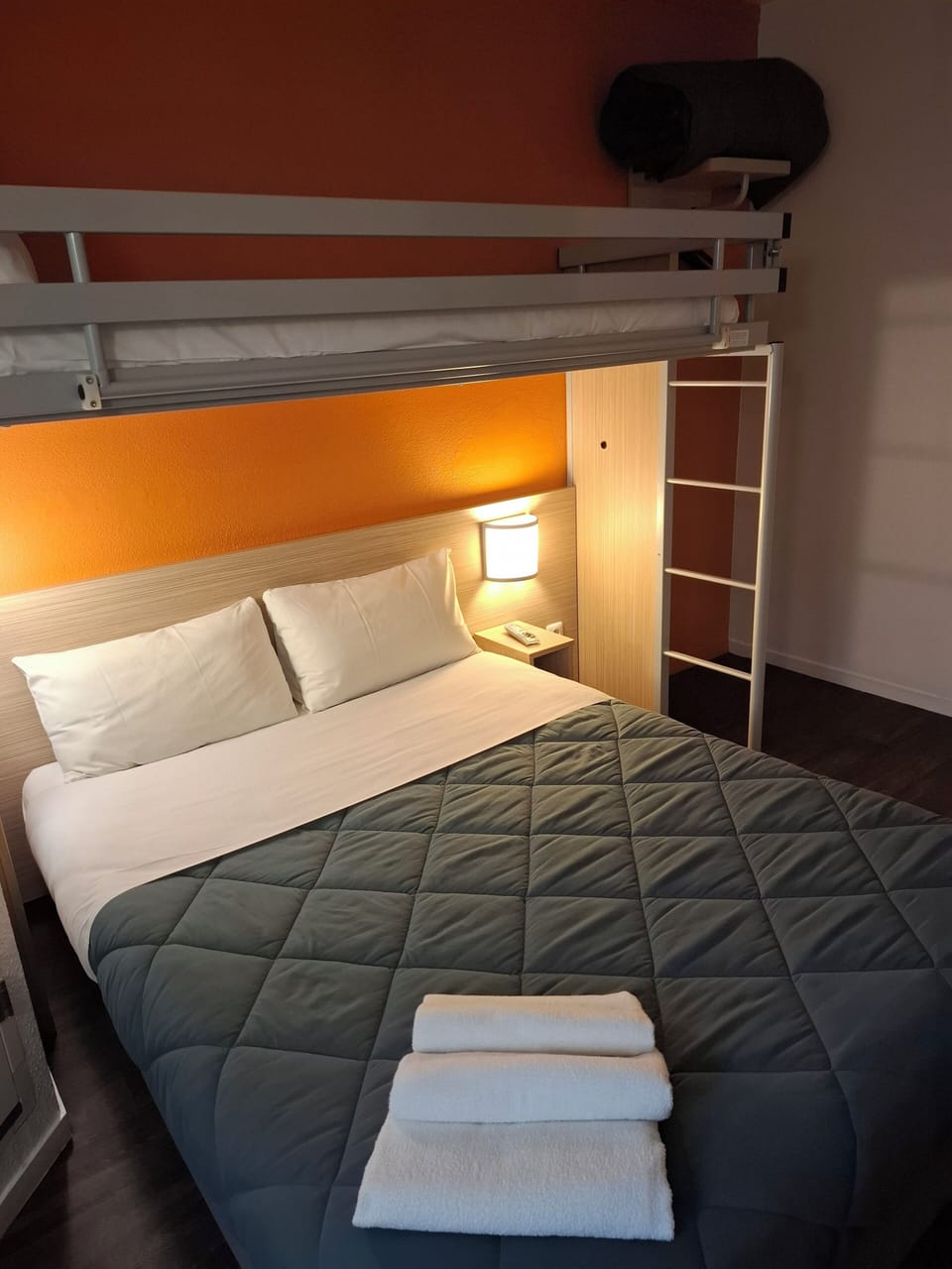 Desk, free WiFi, bed sheets